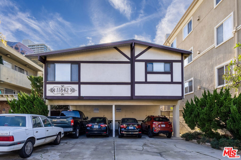 11842 Goshen Avenue - Photo 0