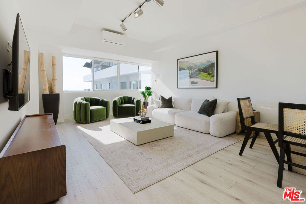 1155 N La Cienega Boulevard - Photo 2