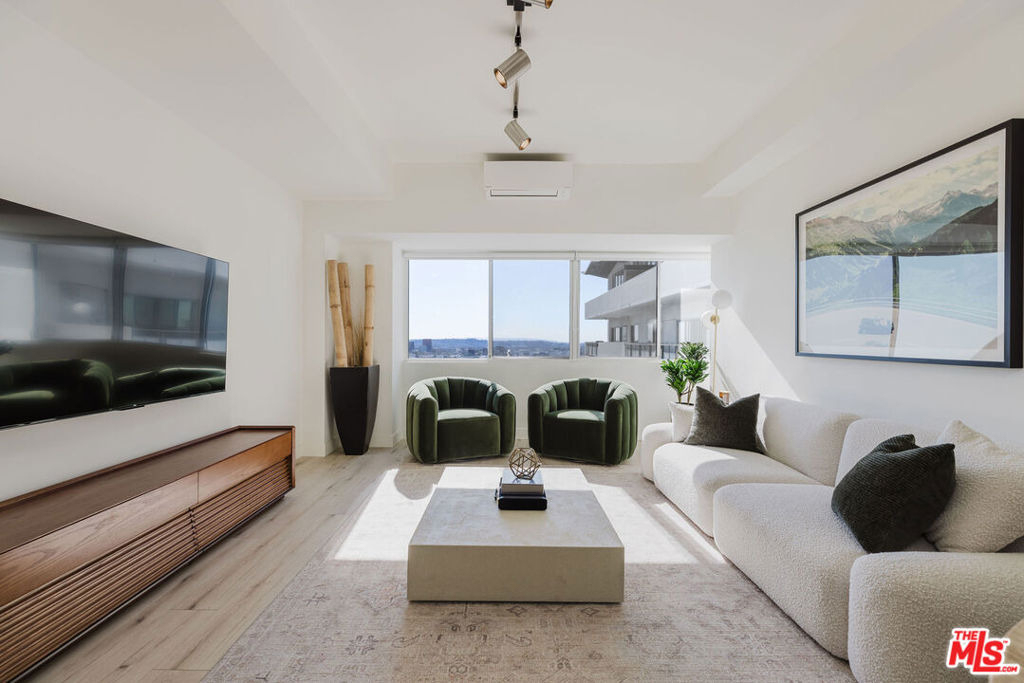 1155 N La Cienega Boulevard - Photo 3