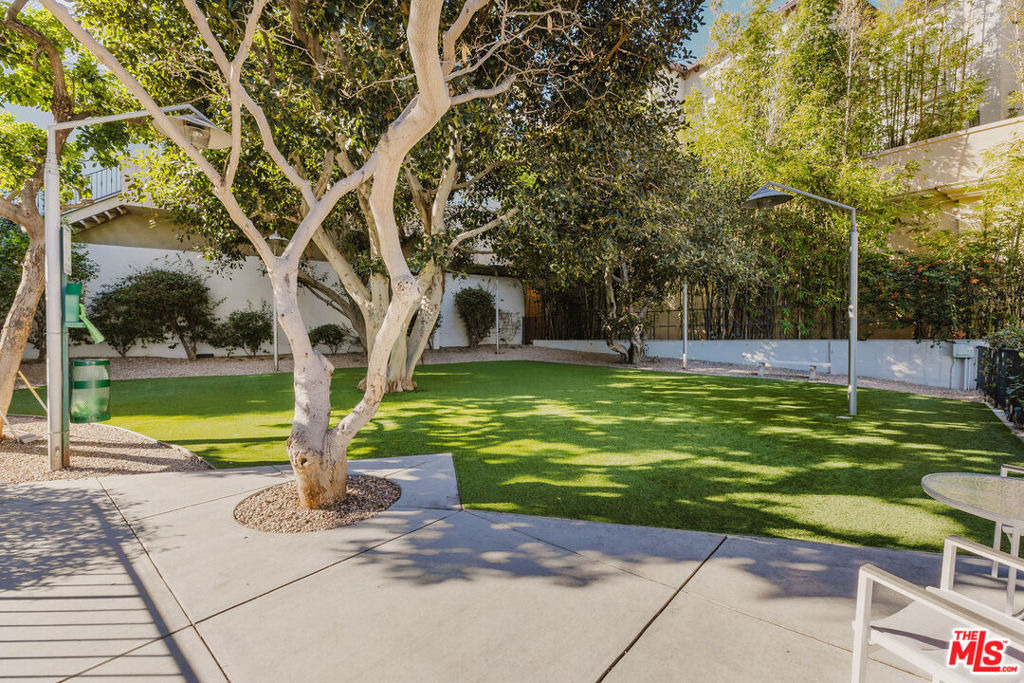 1155 N La Cienega Boulevard - Photo 20