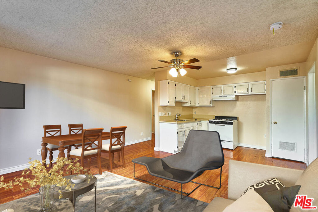 820 S St Andrews Place - Photo 0