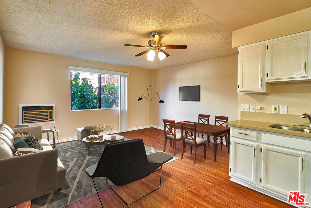 820 S St Andrews Place - Photo 1