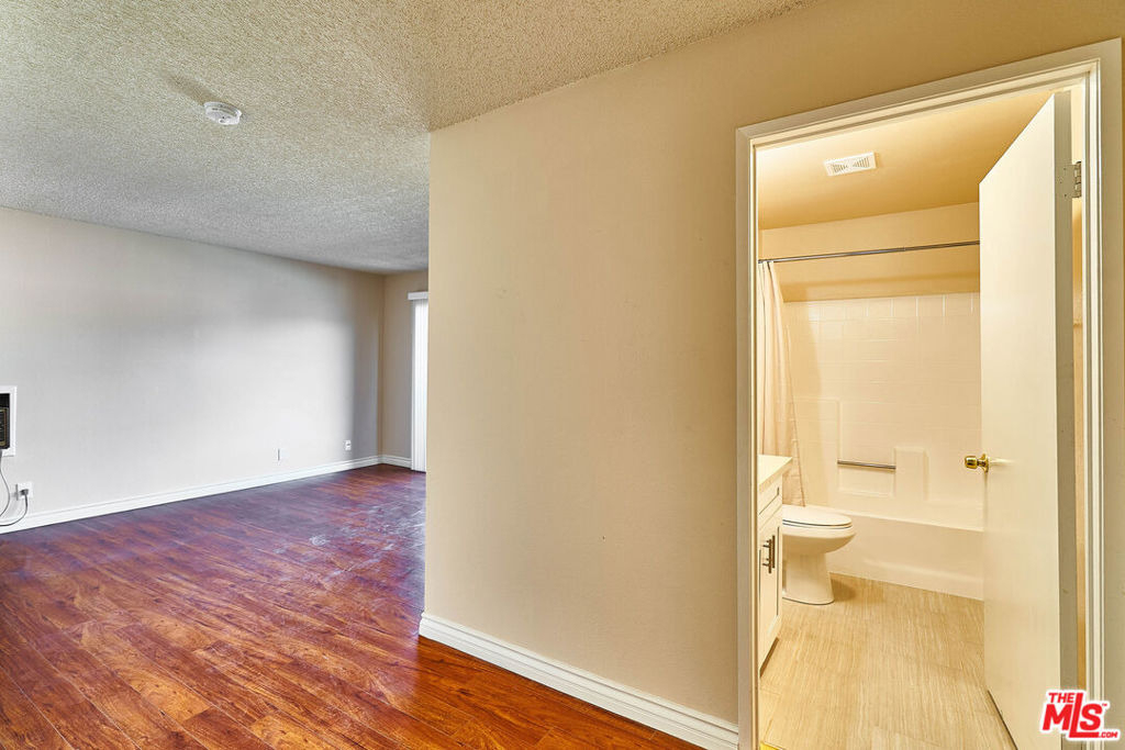 820 S St Andrews Place - Photo 8