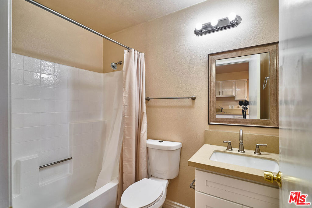 820 S St Andrews Place - Photo 5