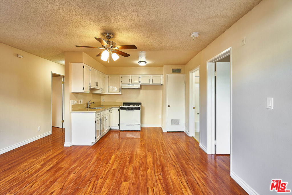 820 S St Andrews Place - Photo 17