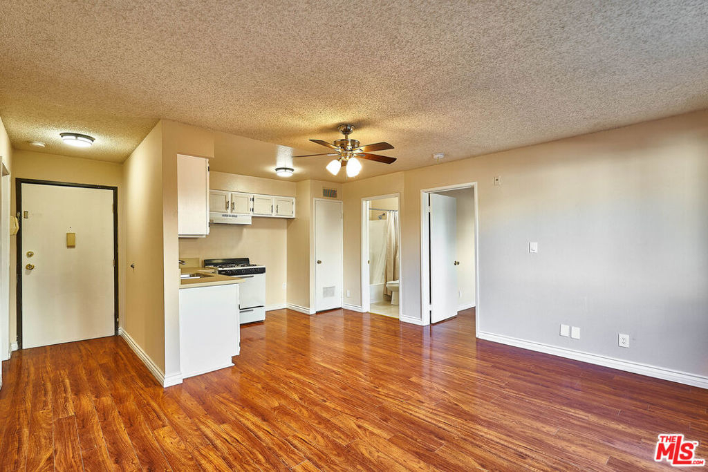 820 S St Andrews Place - Photo 15