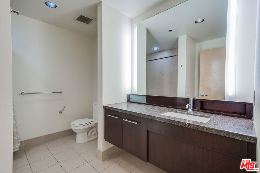 1111 S Grand Avenue - Photo 12