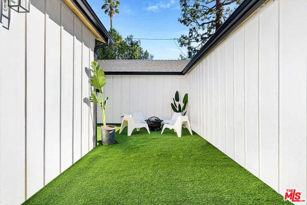 5928 Tobias Avenue - Photo 18