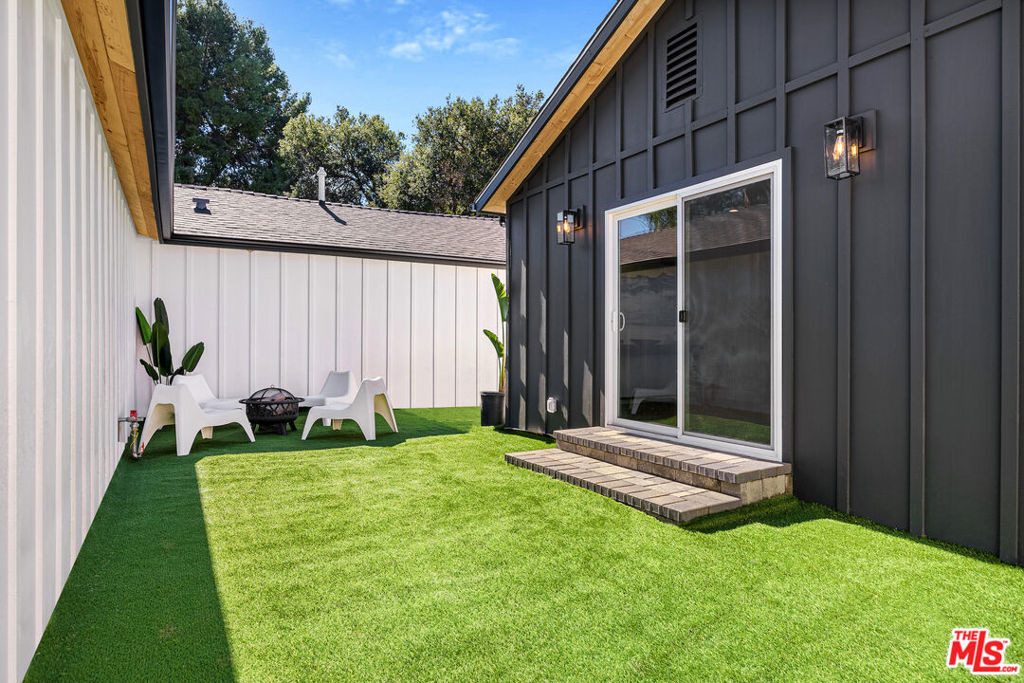 5928 Tobias Avenue - Photo 22