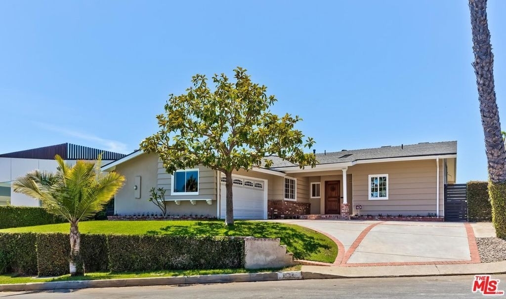 823 Enchanted Way - Photo 0