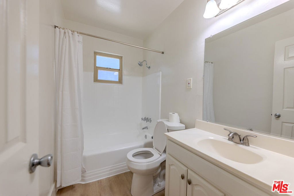 233 E Alameda Avenue - Photo 10