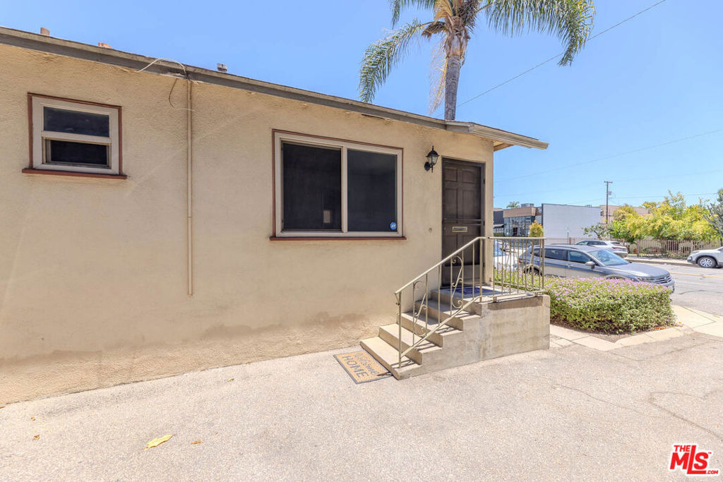 233 E Alameda Avenue - Photo 19