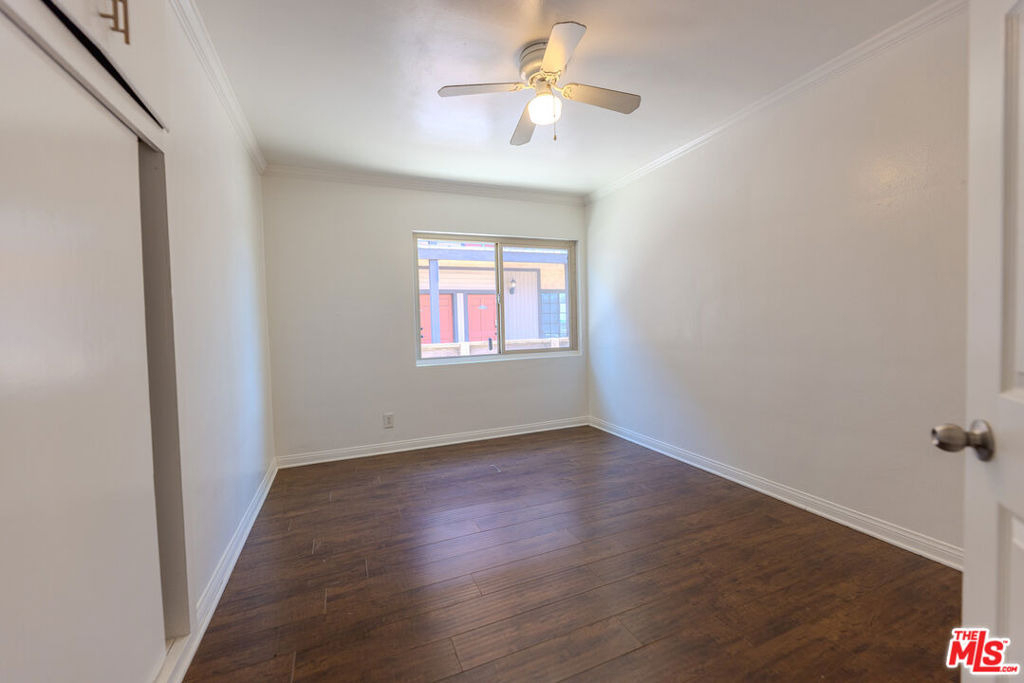 233 E Alameda Avenue - Photo 12