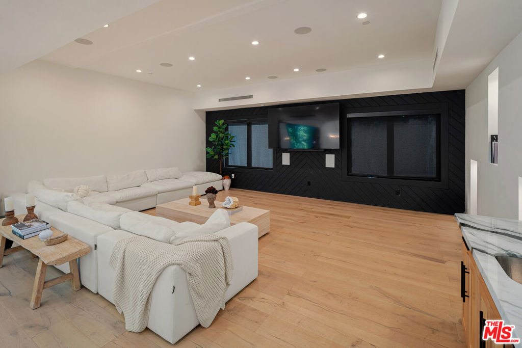 16740 Otsego Street - Photo 10