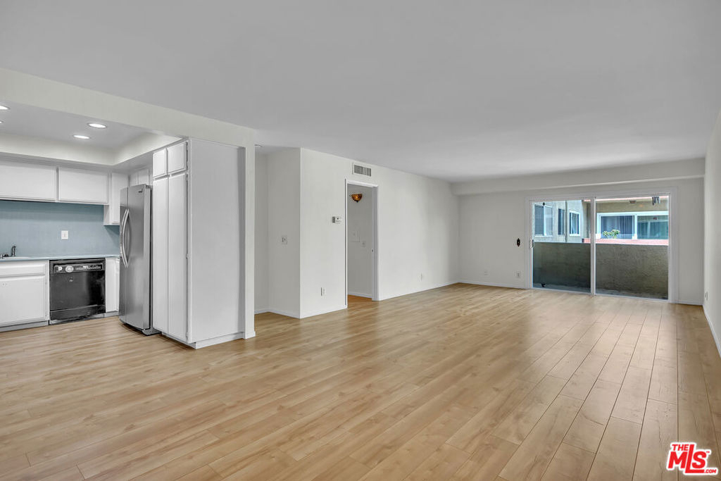 620 N Kenwood Street - Photo 1