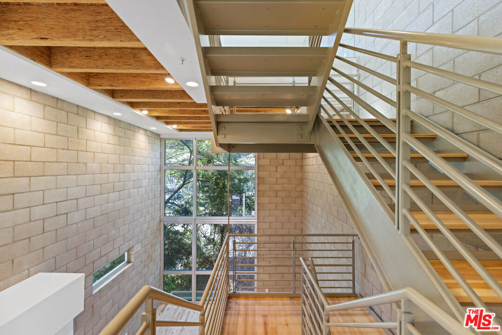 3450 Cahuenga Boulevard - Photo 8