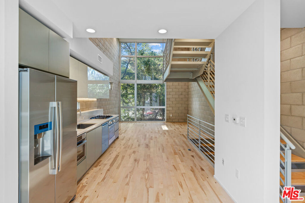3450 Cahuenga Boulevard - Photo 3