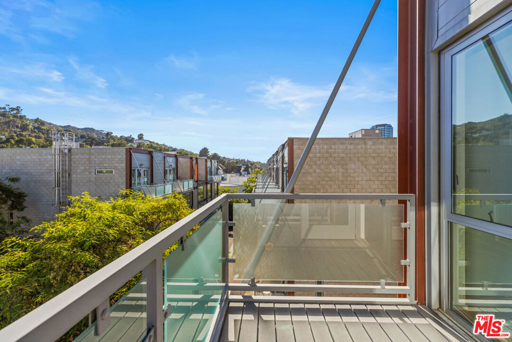 3450 Cahuenga Boulevard - Photo 25