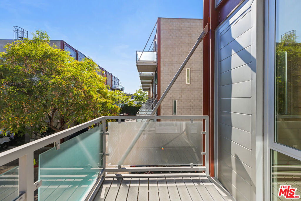 3450 Cahuenga Boulevard - Photo 10