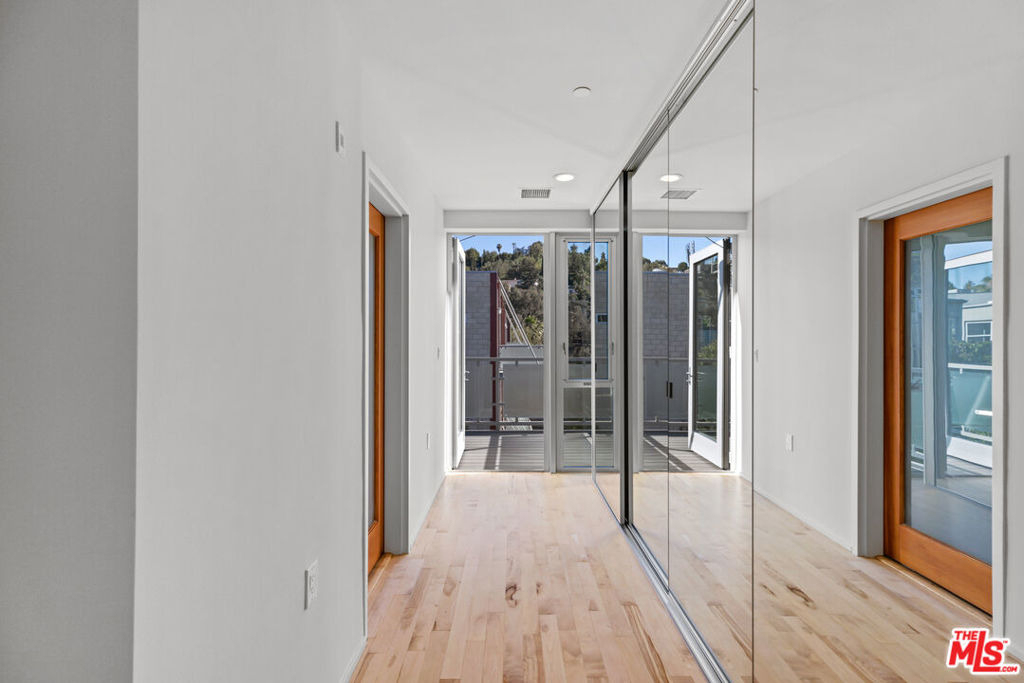 3450 Cahuenga Boulevard - Photo 22
