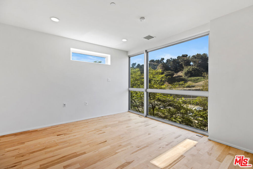 3450 Cahuenga Boulevard - Photo 20