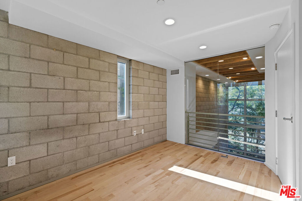 3450 Cahuenga Boulevard - Photo 12