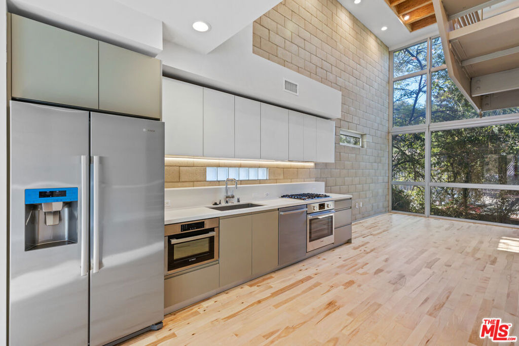 3450 Cahuenga Boulevard - Photo 4