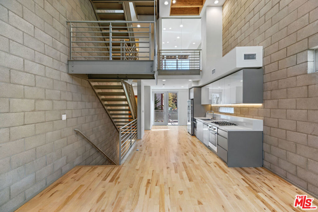 3450 Cahuenga Boulevard - Photo 1