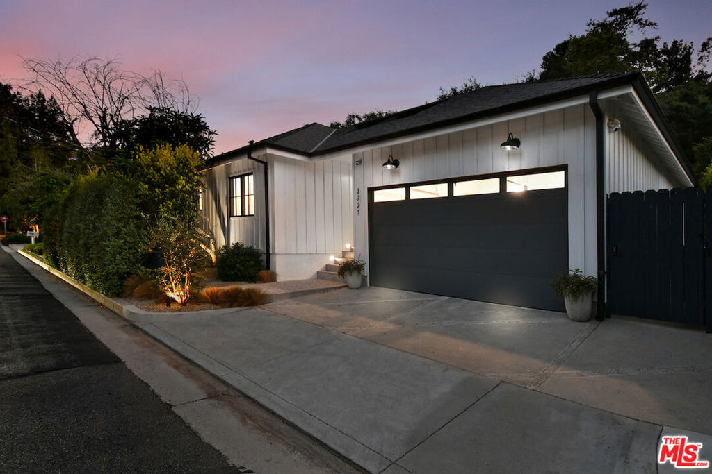 3721 Woodcliff Road - Photo 2