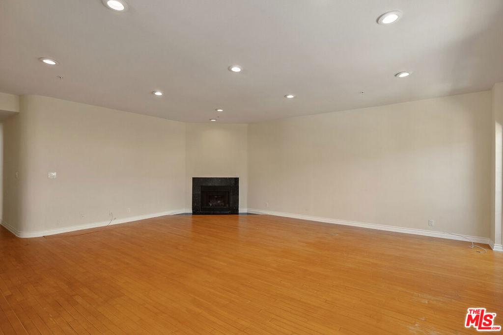 923 Euclid Street - Photo 3