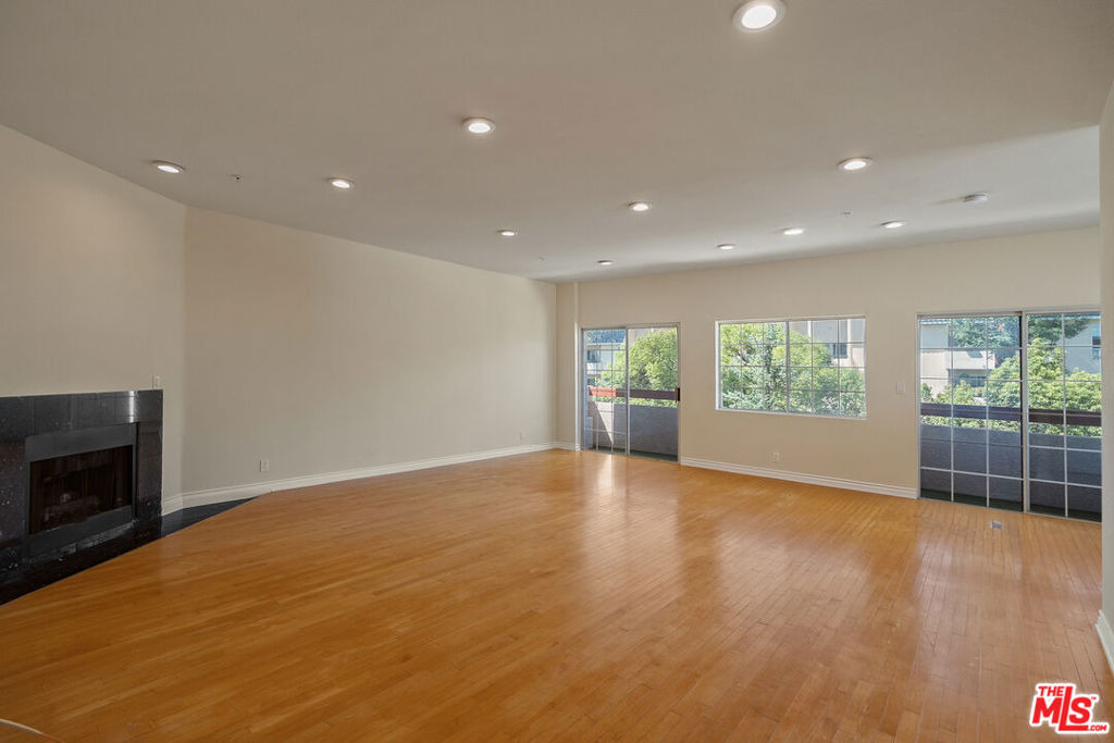 923 Euclid Street - Photo 2