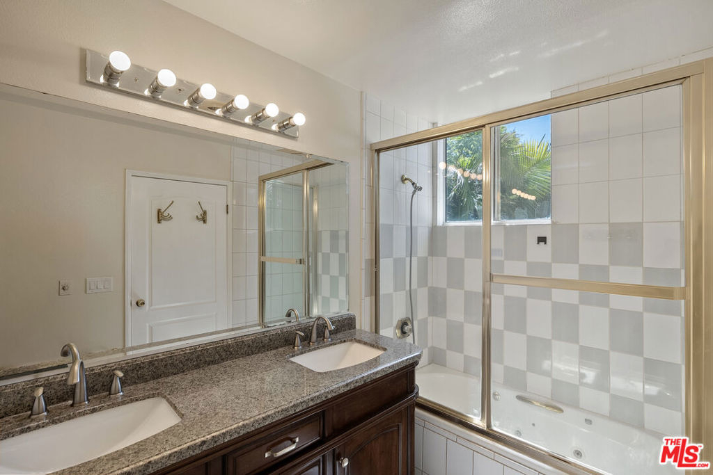 923 Euclid Street - Photo 9