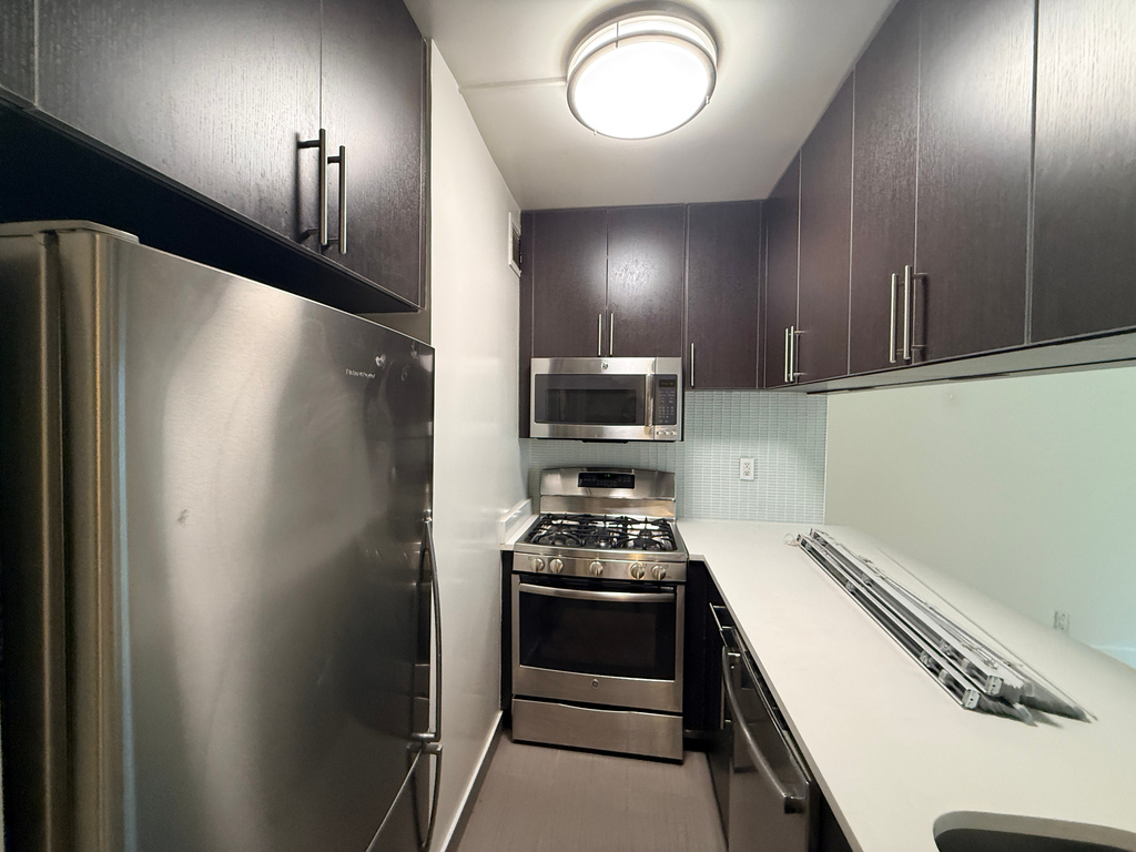 West 53rd Street - Photo 8