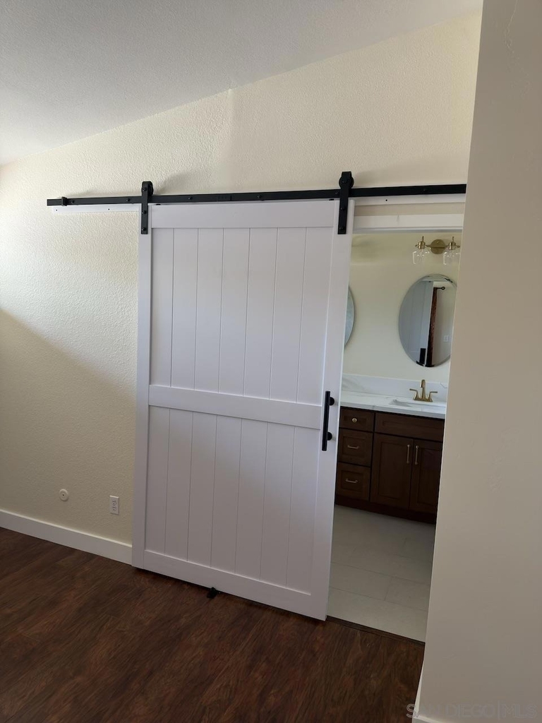 13919 York Avenue - Photo 48
