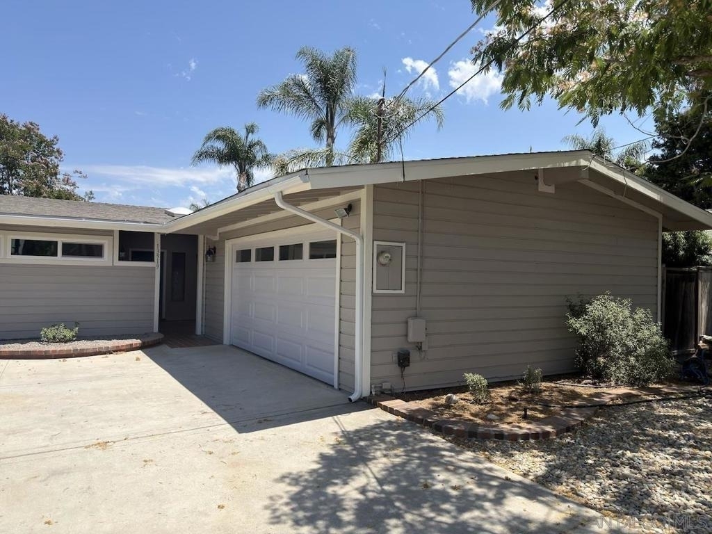 13919 York Avenue - Photo 1