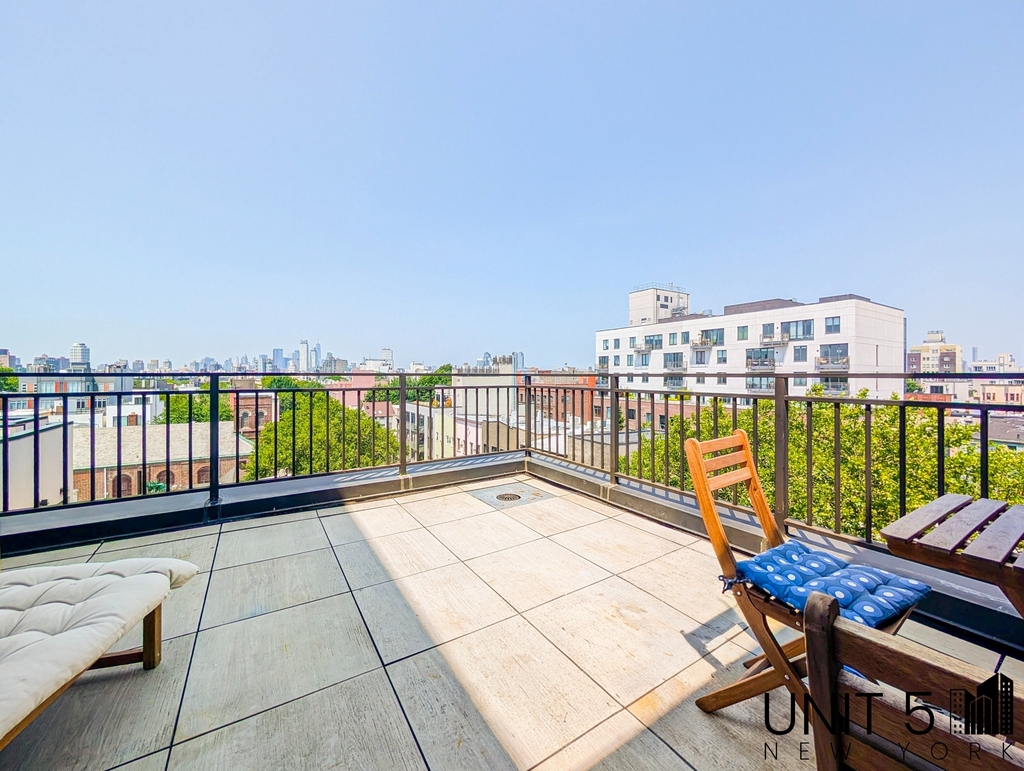 319 Graham Avenue - Photo 7