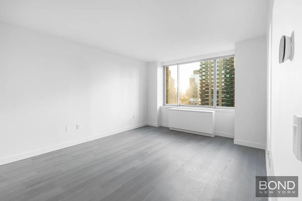 West End Avenue - Photo 3