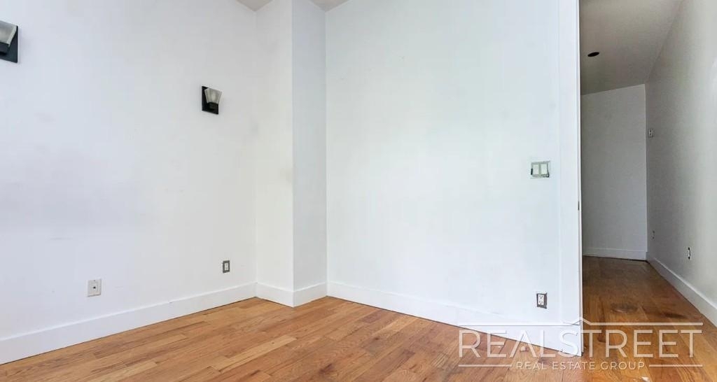 277 Menahan Street - Photo 9