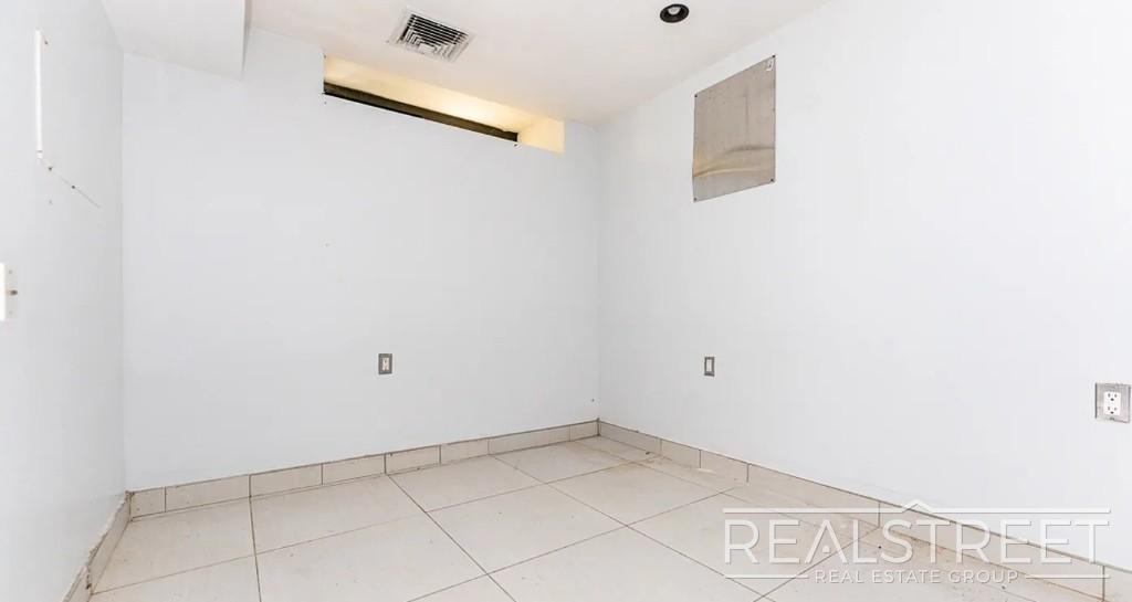 277 Menahan Street - Photo 5