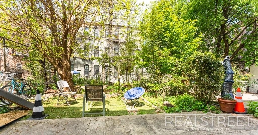 277 Menahan Street - Photo 18
