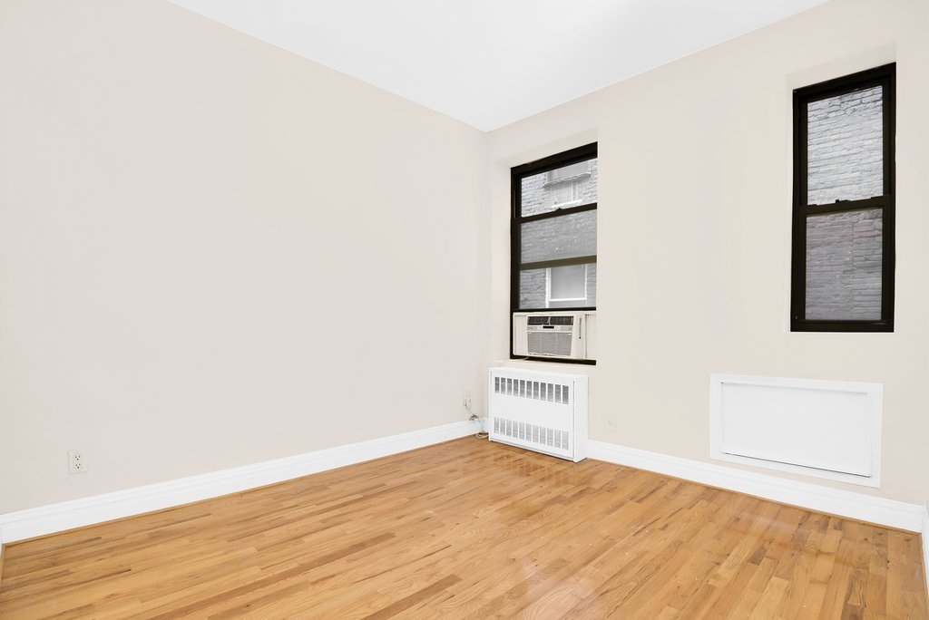 East 25th Street - Photo 3
