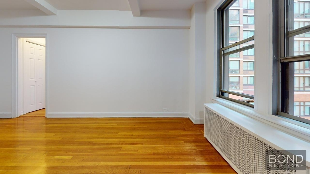 East 38th Street - Photo 6