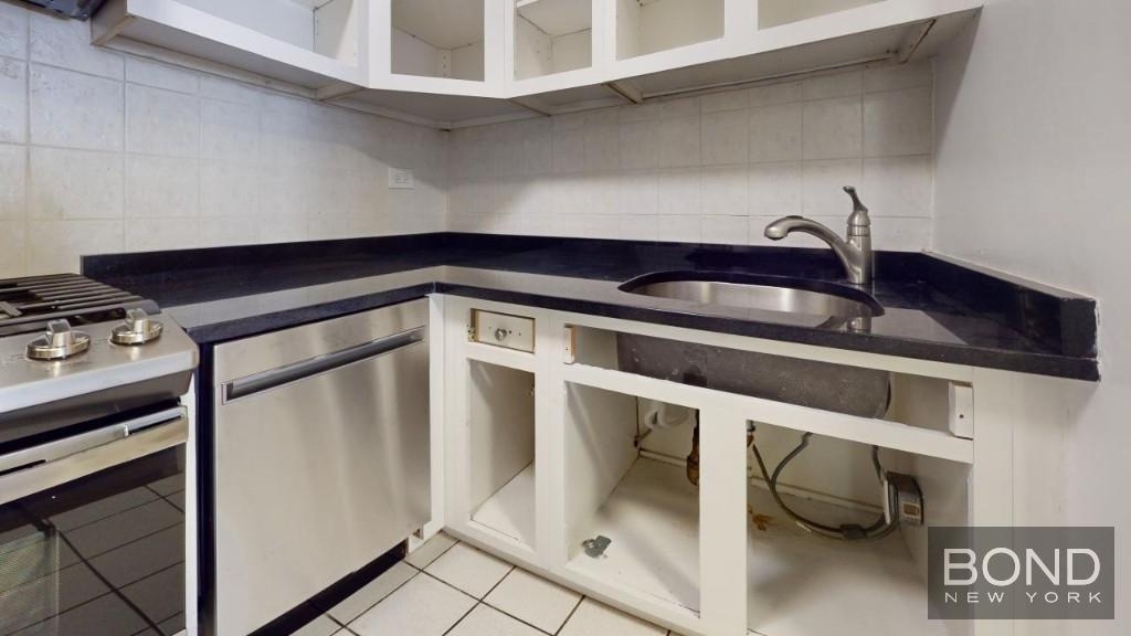 East 63rd Street - Photo 10