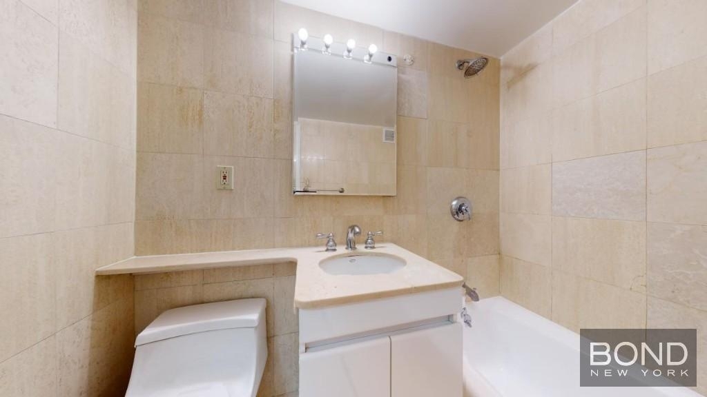 East 63rd Street - Photo 4