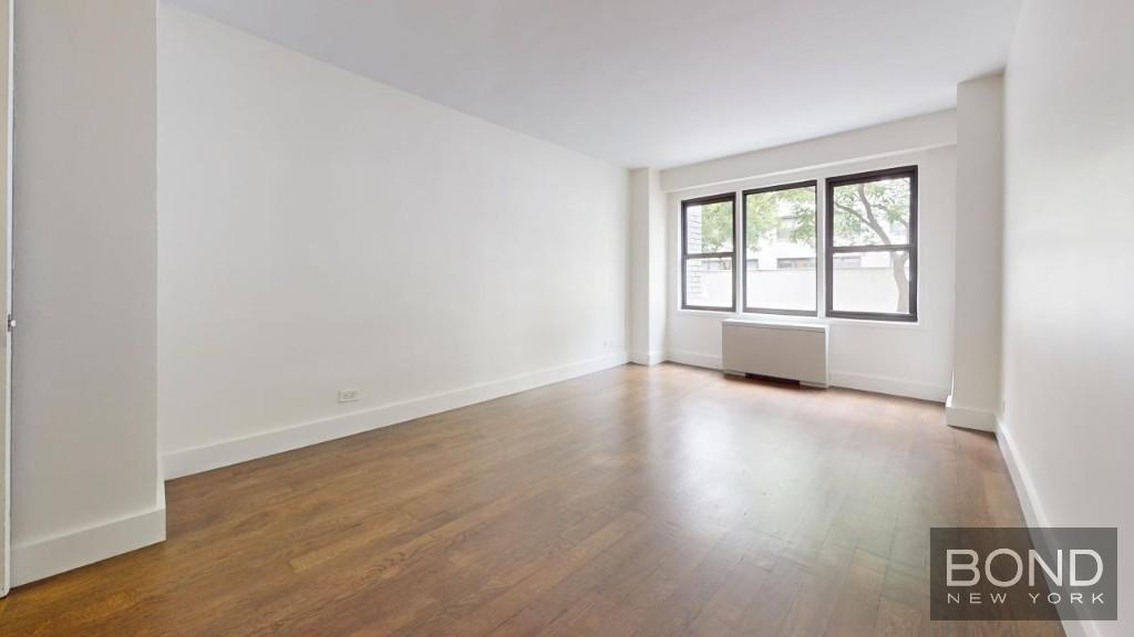 East 63rd Street - Photo 8