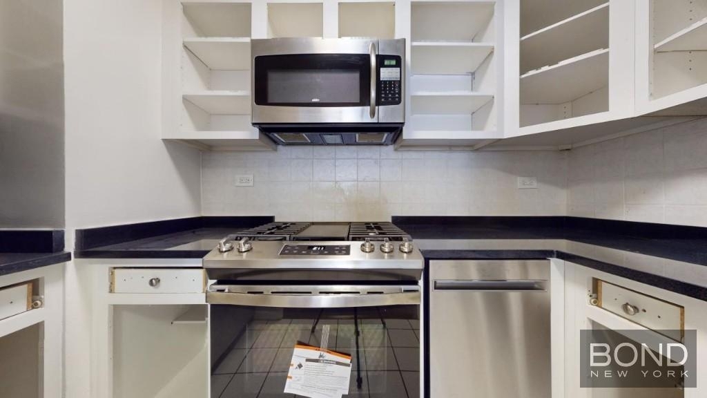 East 63rd Street - Photo 2