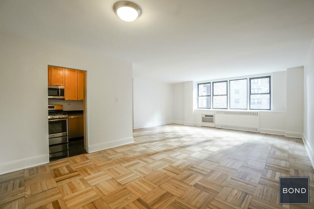 East 79th Street - Photo 0