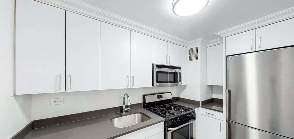 96 5th Avenue - Photo 5