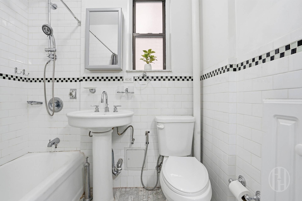 81st Street - Photo 8