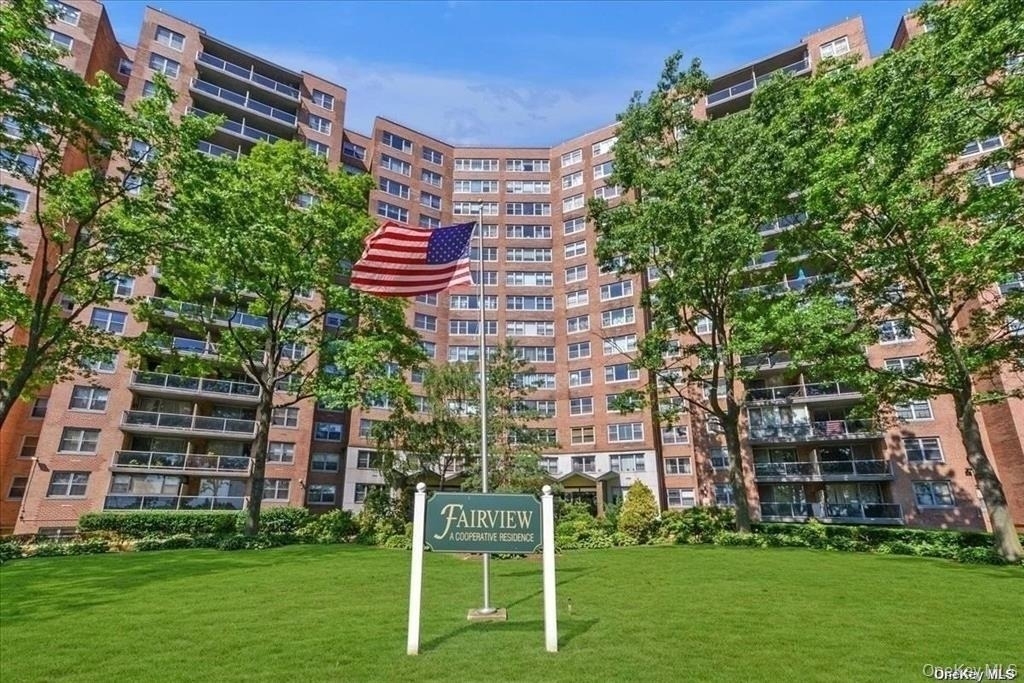 61-20 Grand Central Parkway - Photo 11